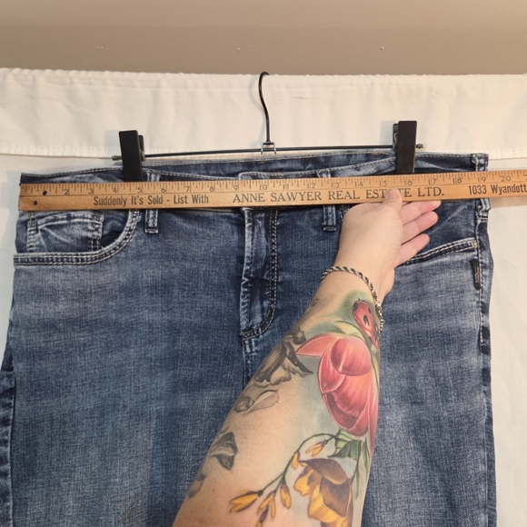 Silver Jeans Suki Size 18 Mid Rise Straight Leg Slightly Distressed - Picture 10 of 13